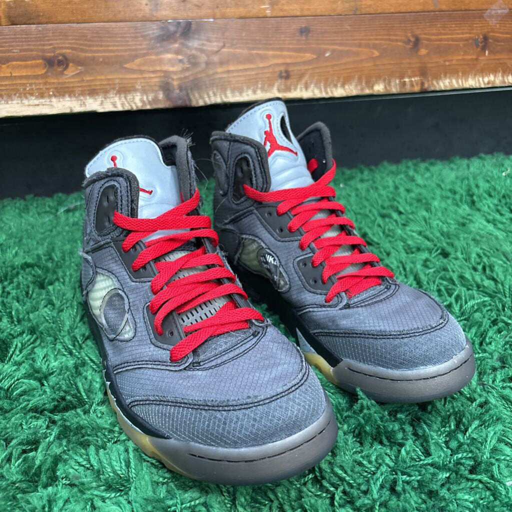 JORDAN 5 MUSLIN SZ. 8.5 (NO BOX)