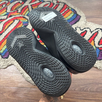 SHAI TRIPLE BLACK SZ. 10 (NO BOX)