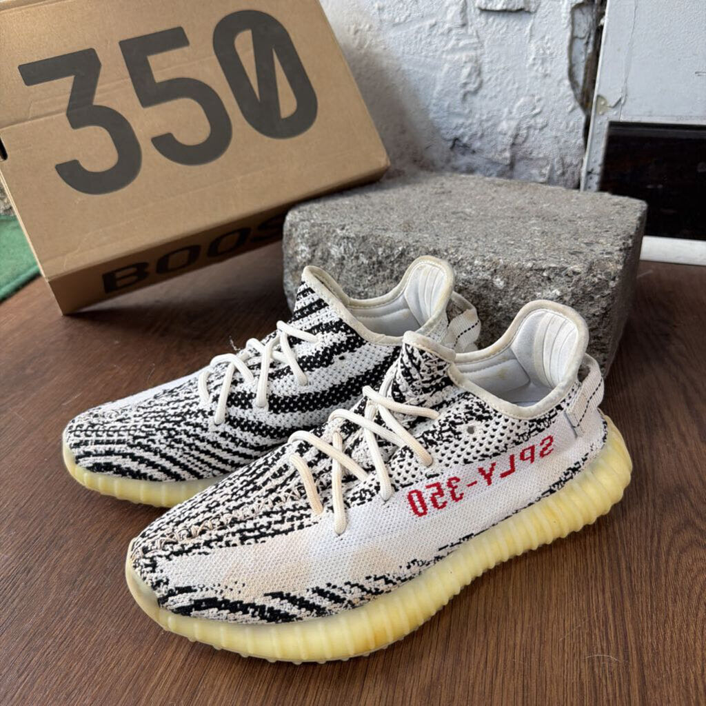 YEEZY BOOST 350 SZ. 8.5 (BOX)