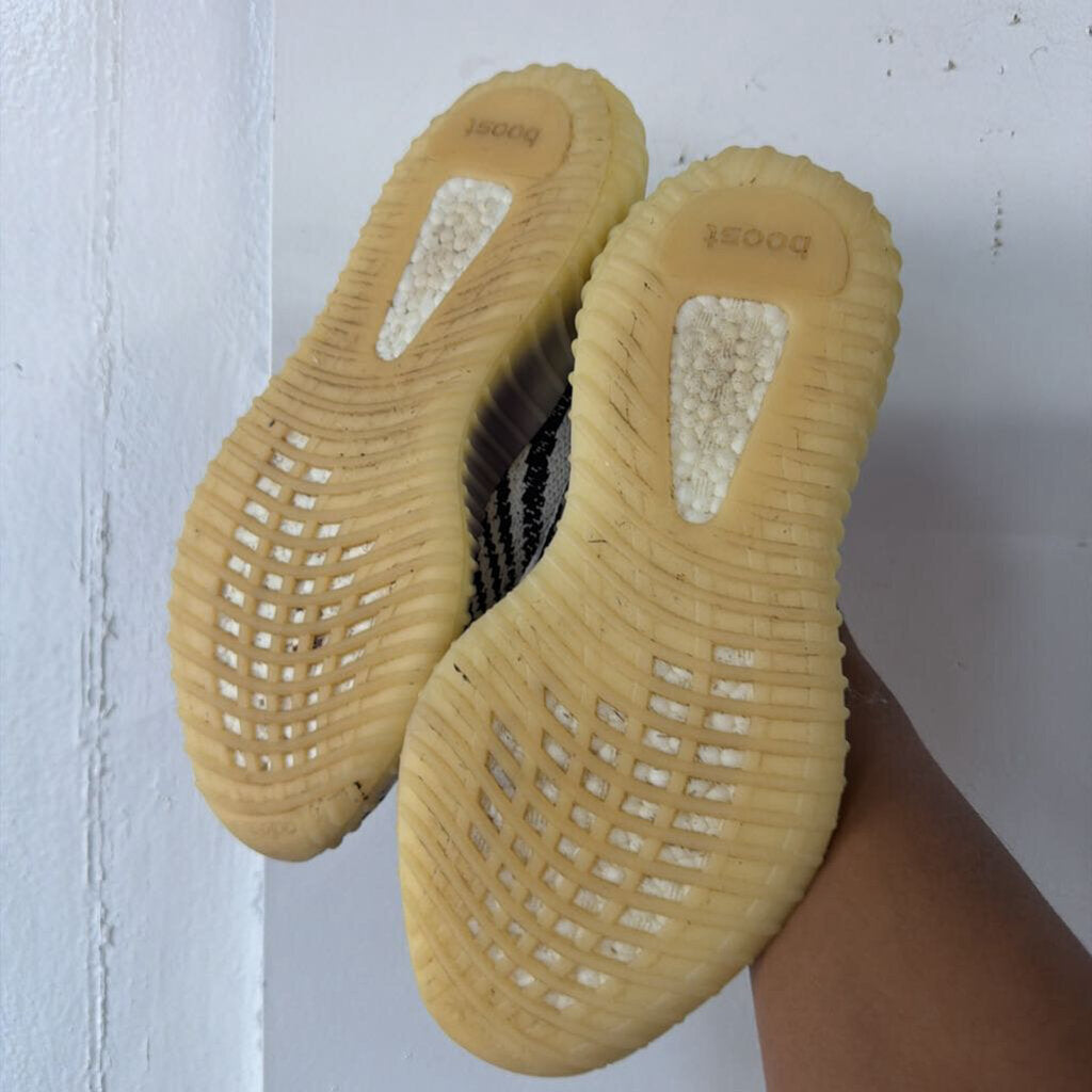 YEEZY BOOST 350 SZ. 8.5 (BOX)
