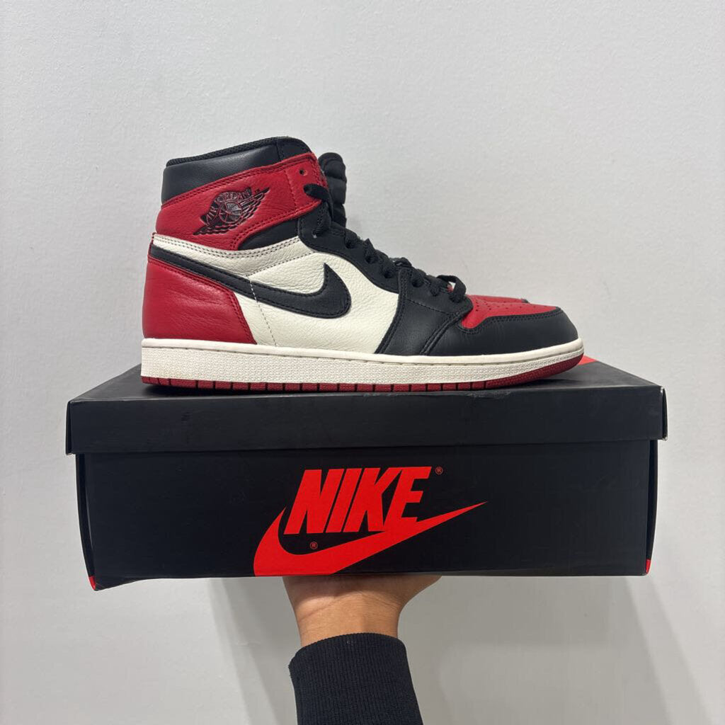 USED '18 JORDAN 1 BLACK TOE SZ 10