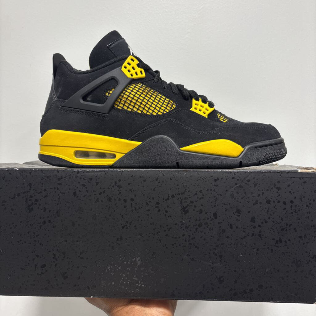 USED JORDAN 4 THUNDER SZ 11.5