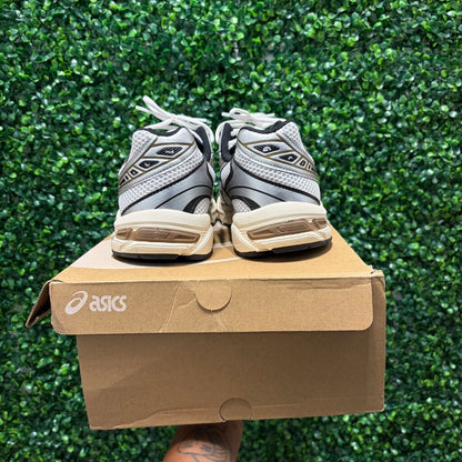 ASICS GEL WHITE/BLACK/GOLD/ SZ 10