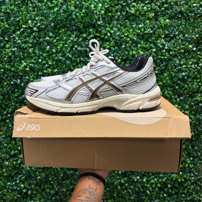 ASICS GEL WHITE/BLACK/GOLD/ SZ 10