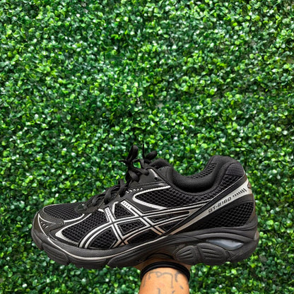 ASICS ALL BLACK SZ 10