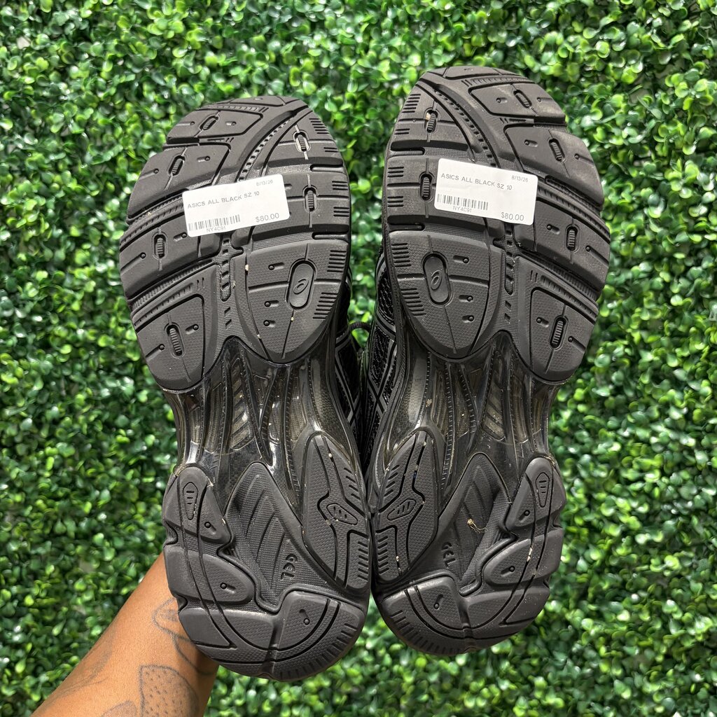 ASICS ALL BLACK SZ 10