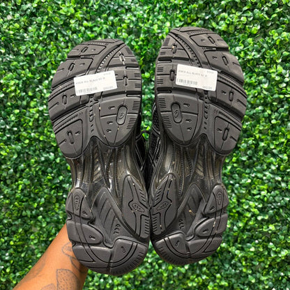 ASICS ALL BLACK SZ 10