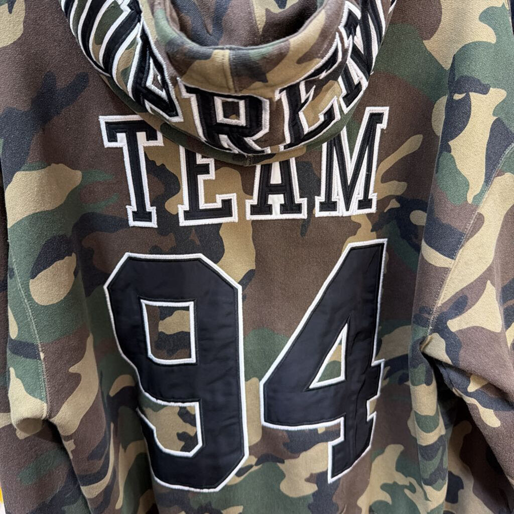 SUPREME CAMO PULLOVER SZ L