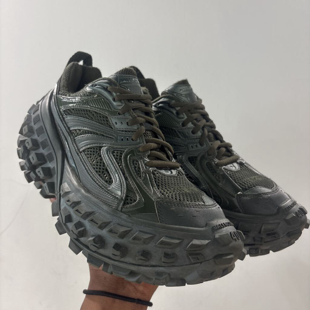 BALENCIAGA DEFENDER SZ 40