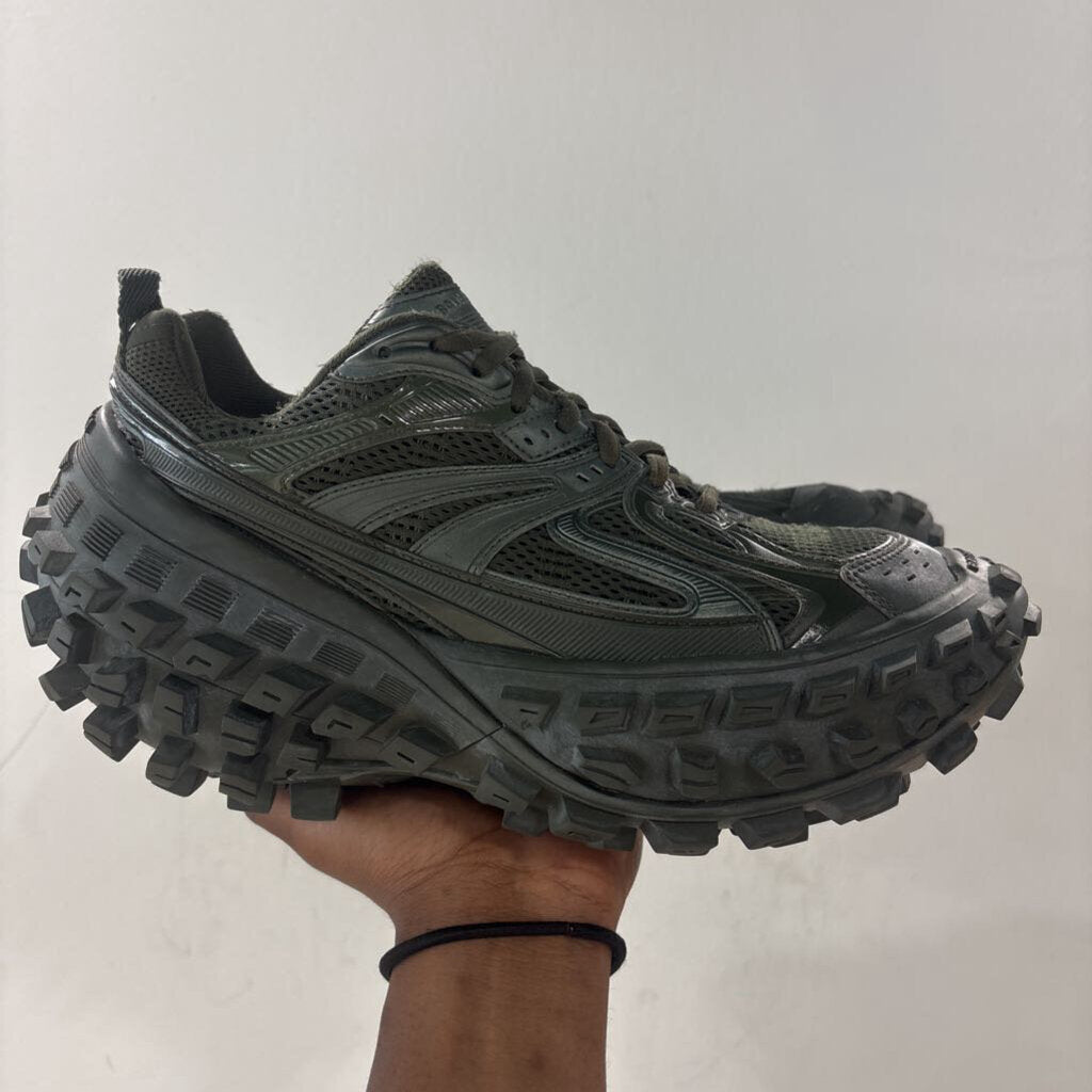 BALENCIAGA DEFENDER SZ 40