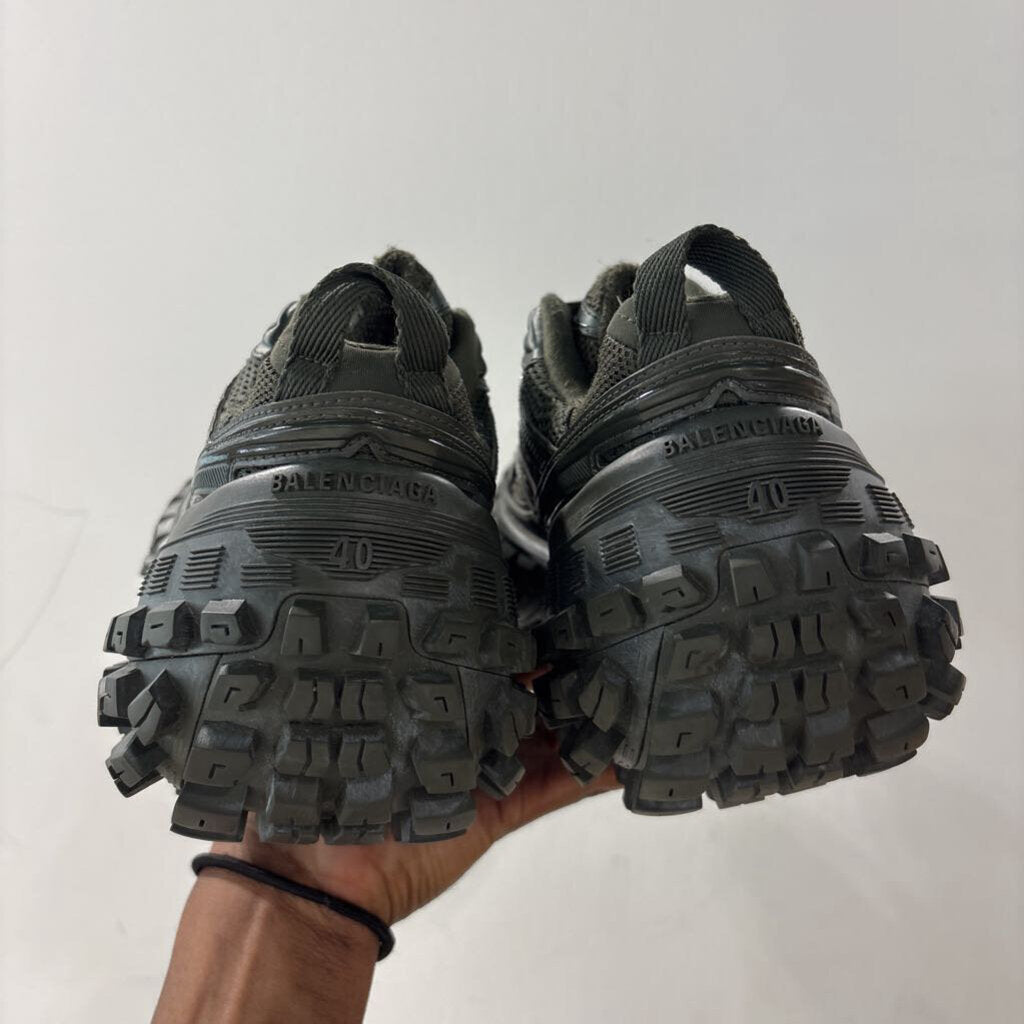 BALENCIAGA DEFENDER SZ 40
