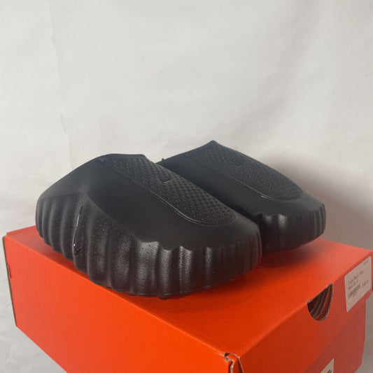 Triple Black Nike Mind Sz. 9