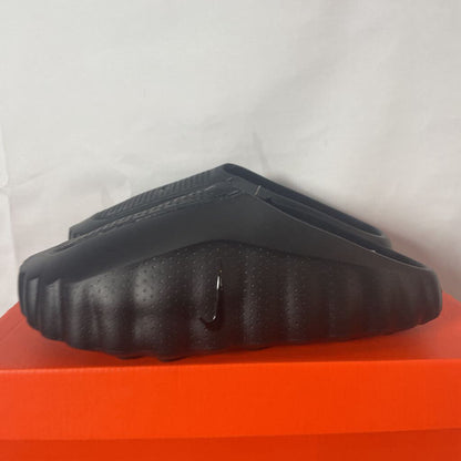 Triple Black Nike Mind Sz. 9