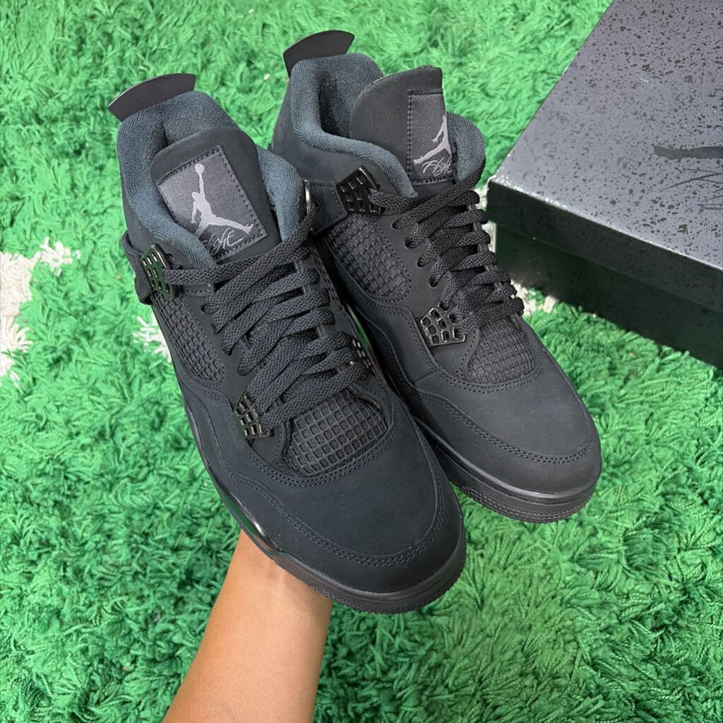 BLACK CAT JORDAN 4 SZ 11.5