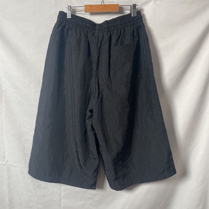 HMDD Black 3/4s Shorts Sz. M