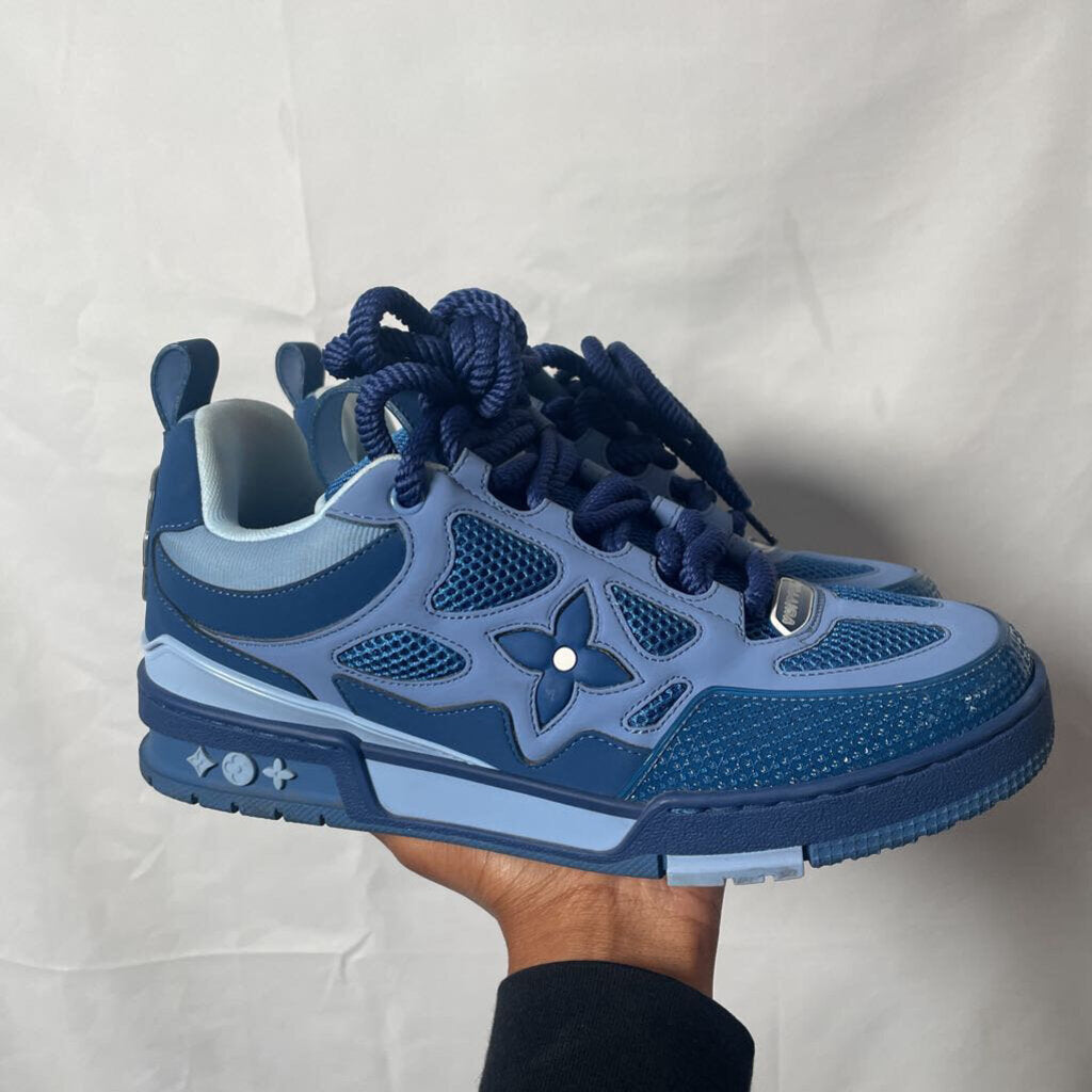 Blue LV Skates Sz. 7 (LV)