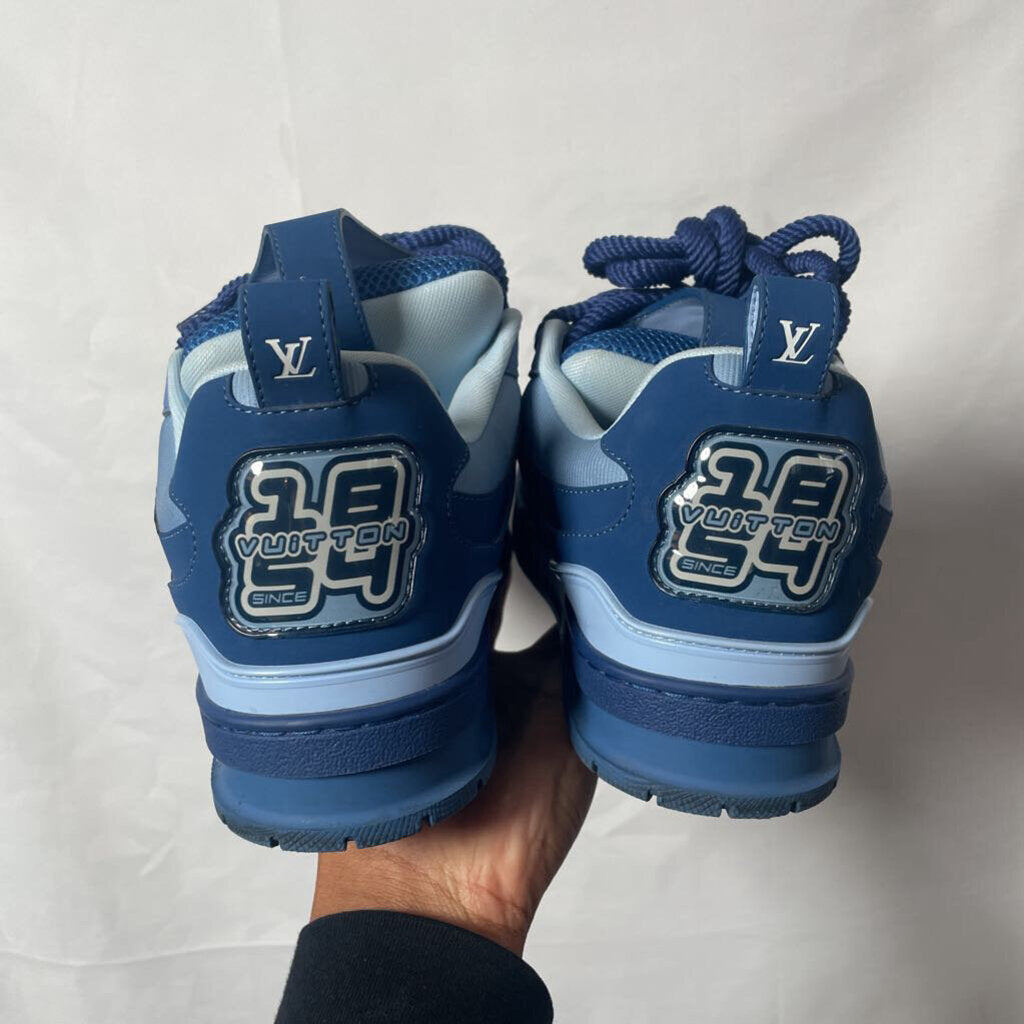 Blue LV Skates Sz. 7 (LV)