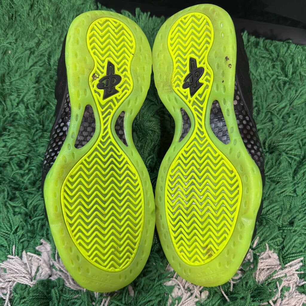 NIKE FOAM " BLK VOLT " SZ. 8 W BOX