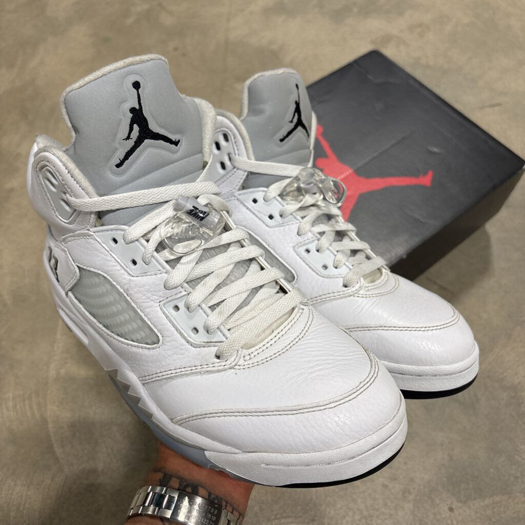 JORDAN 5 WHITE METALLIC SZ. 9 (BOX)
