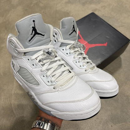 JORDAN 5 WHITE METALLIC SZ. 9 (BOX)