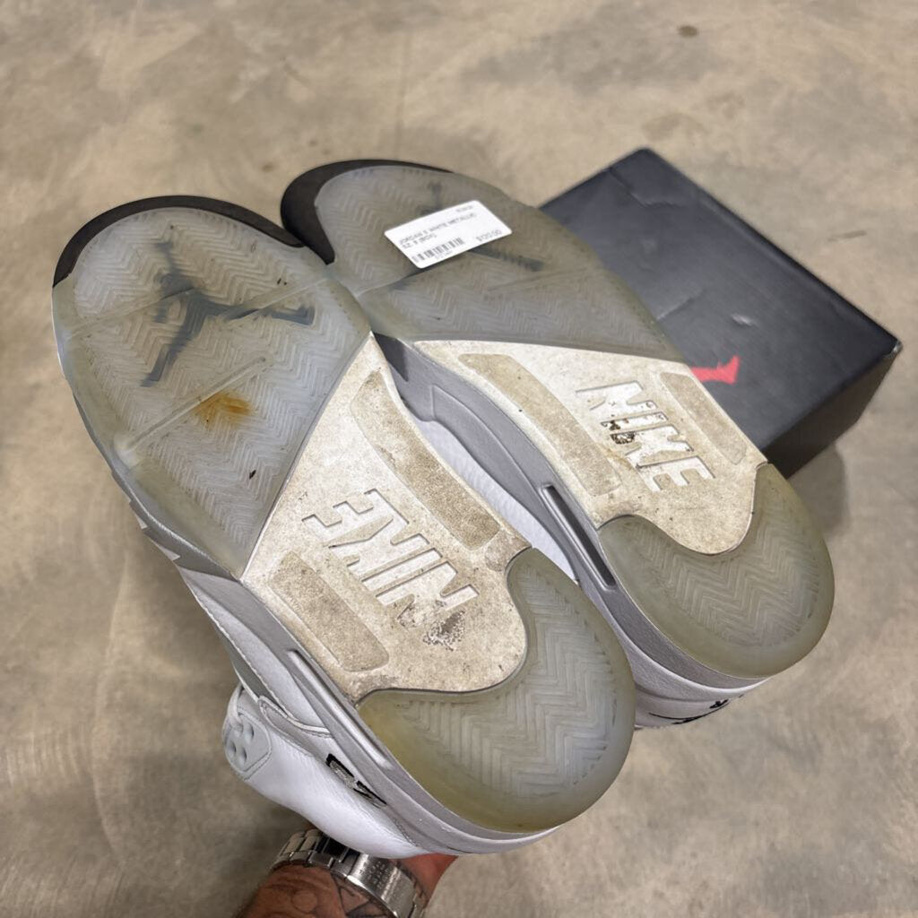 JORDAN 5 WHITE METALLIC SZ. 9 (BOX)