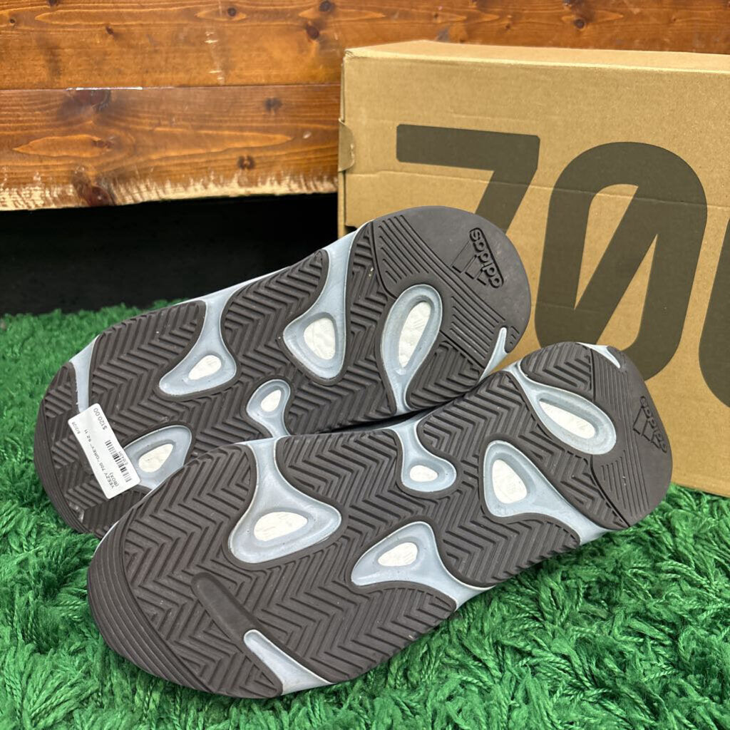 YEEZY 700 "GREY" SZ 11 (BOX)