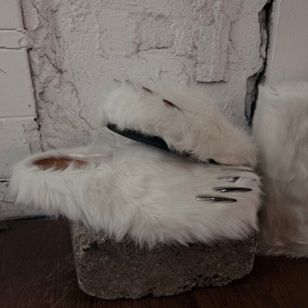 WHITE BRAVEST BEARCLAWS SZ 12