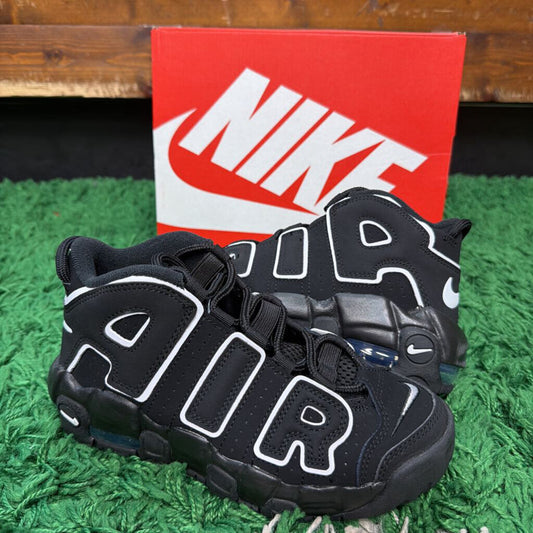 NIKE UPTEMPO SZ. 2Y (BOX)