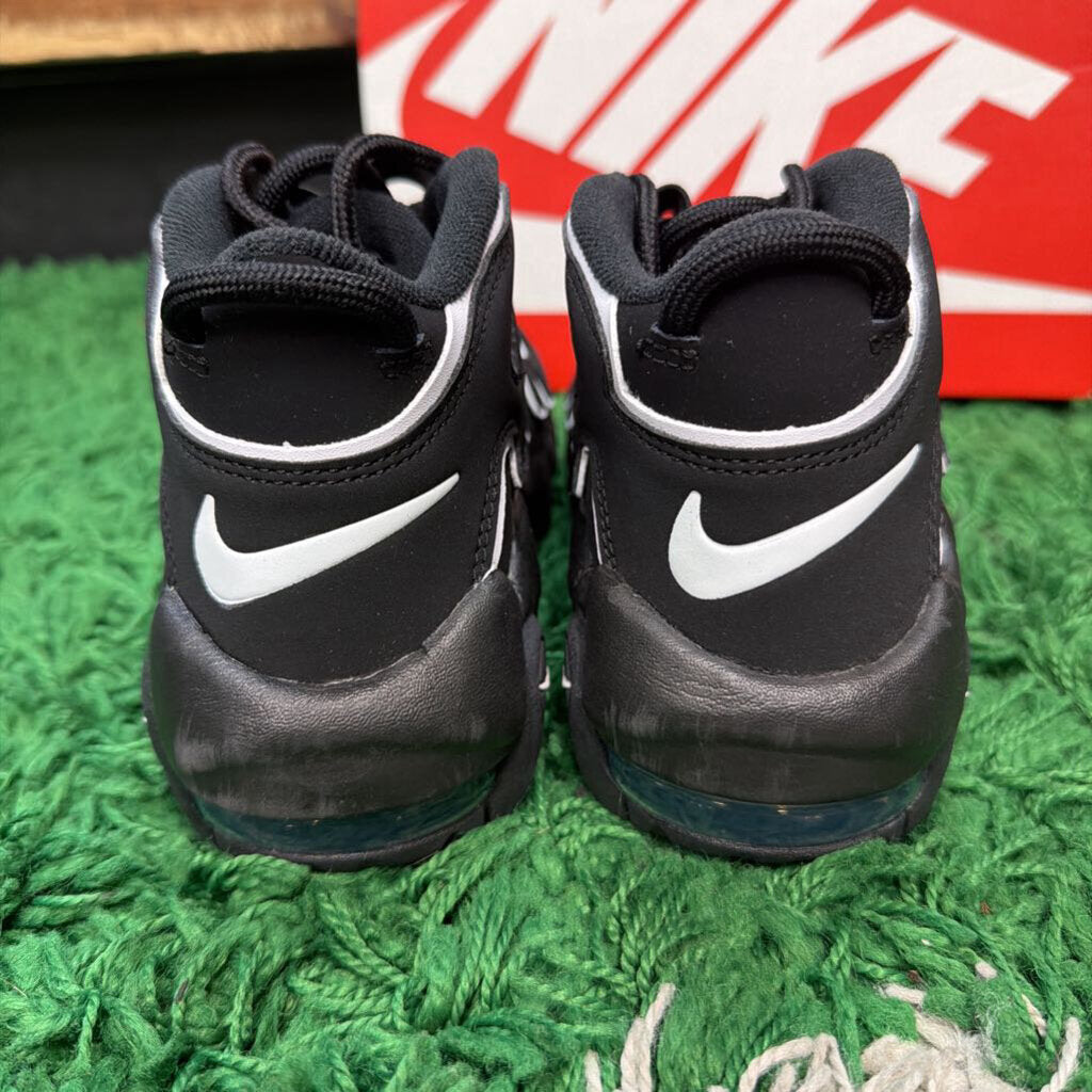 NIKE UPTEMPO SZ. 2Y (BOX)