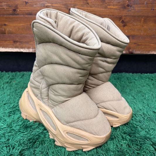 YEEZY NSLTD BOOT SZ. 9 (NO BOX)