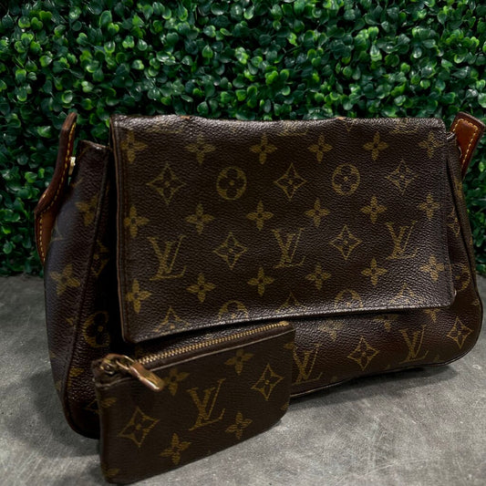LOUIS VUTTON MONOGRAM COIN POUCH