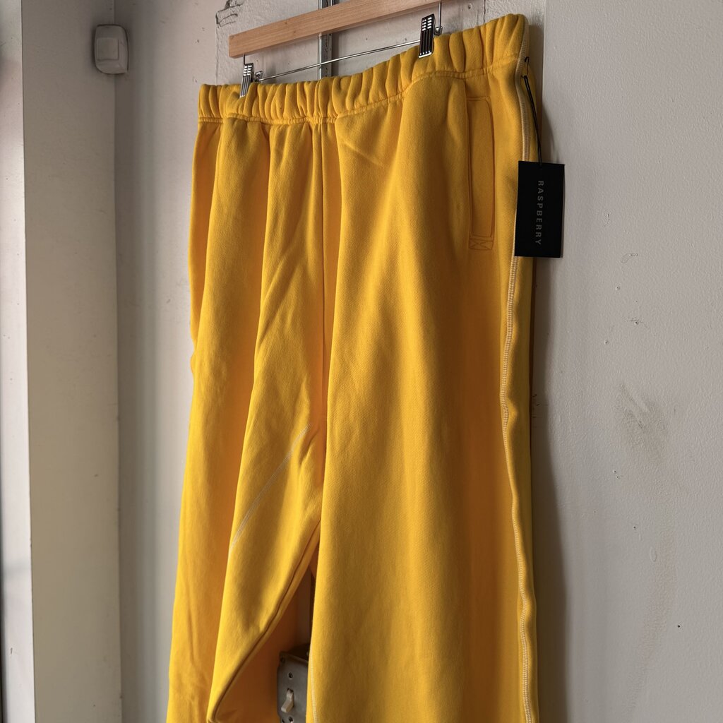 GV GALLERY YELLOW SWEATS SZ XL