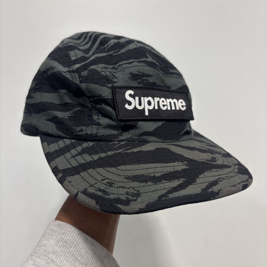 SUPREME CAMO 5 PANEL