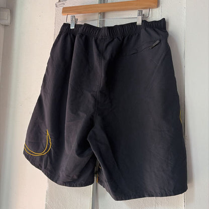 SUPREME NYLON SHORTS SZ. L
