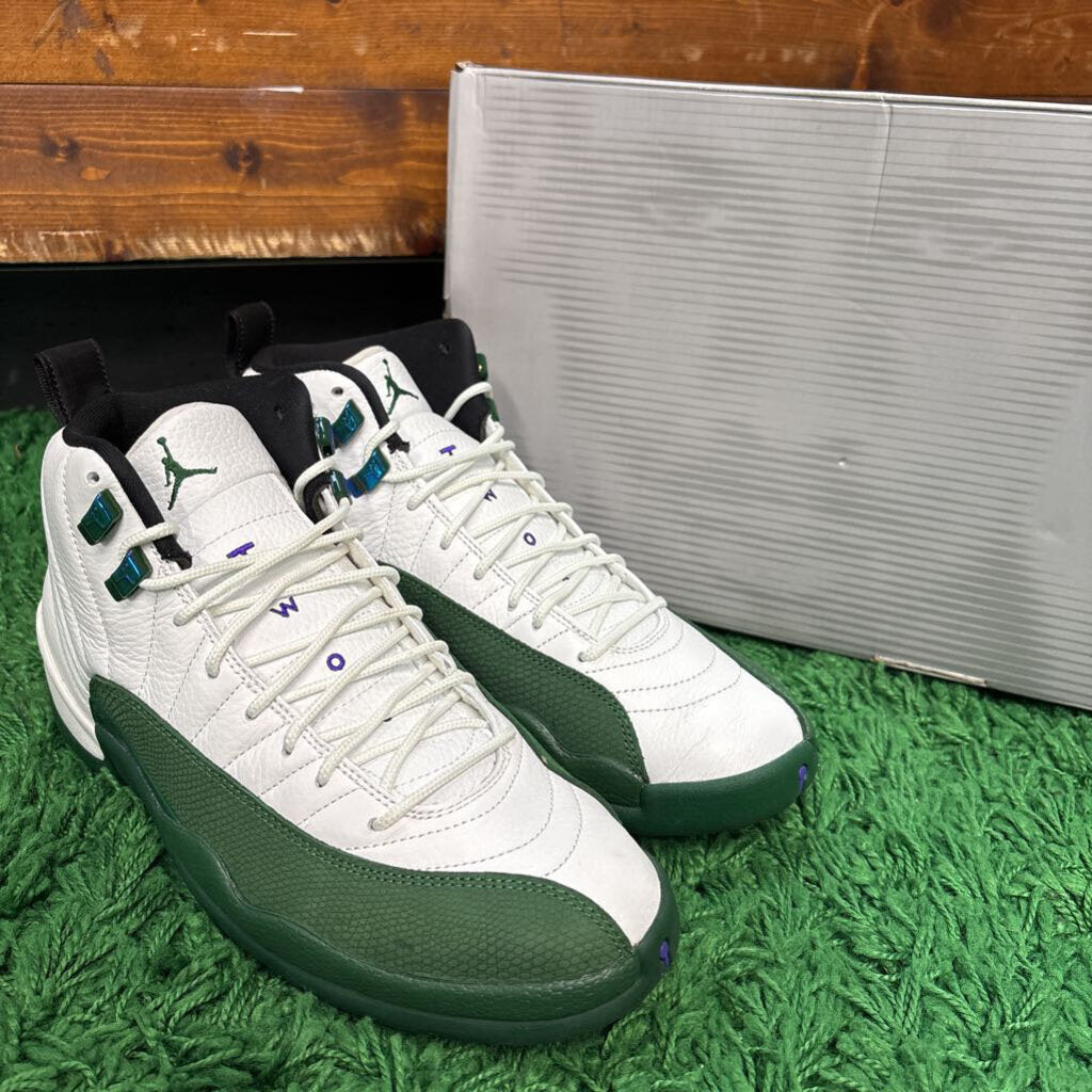 JORDAN 12 BUCKS SZ. 9.5 (BOX)