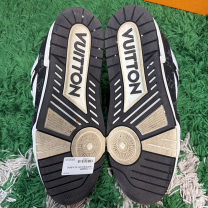 LV TRAINERS (WHITE/BLACK) SZ 9 (BOX)