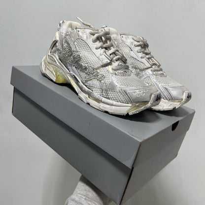 BALENCIAGA RUNNER // SZ44