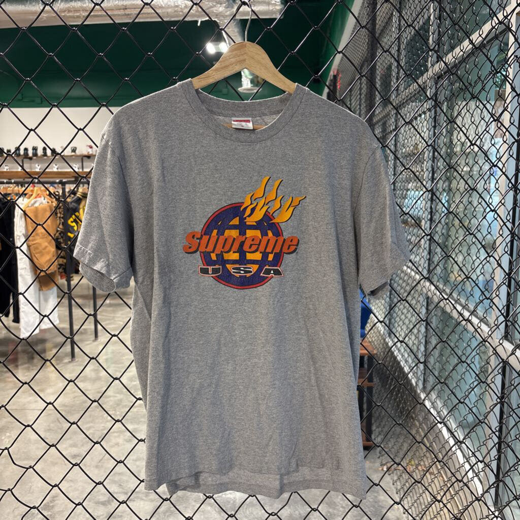 SUPREME TEE // M