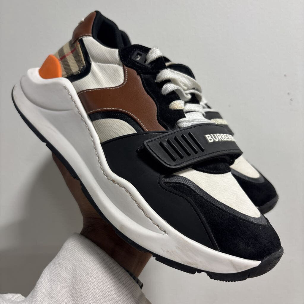 BURBERRY SNEAKERS // 41