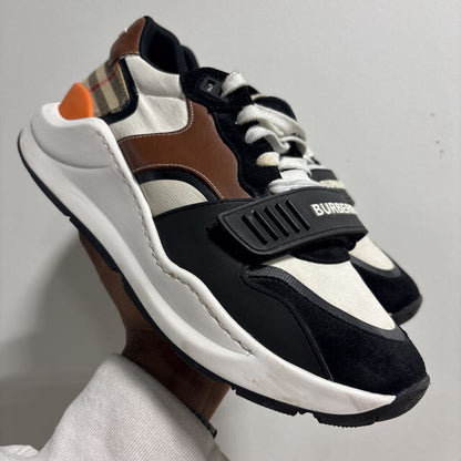 BURBERRY SNEAKERS // 41