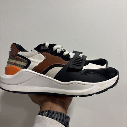 BURBERRY SNEAKERS // 41