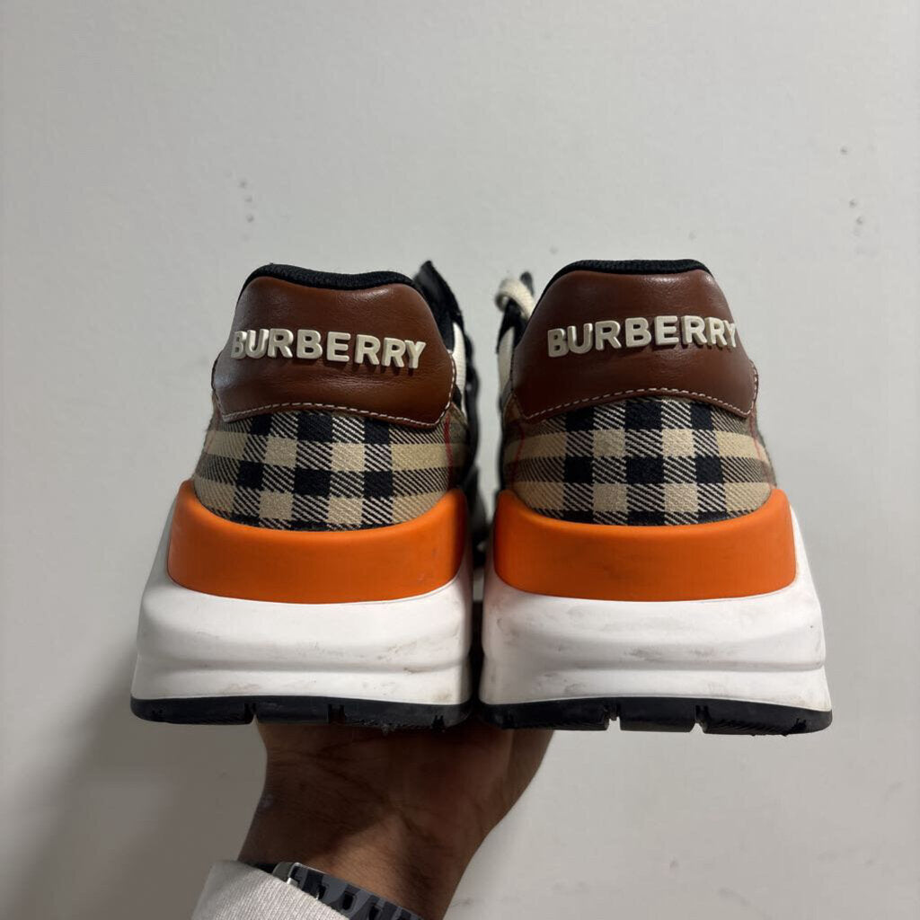 BURBERRY SNEAKERS // 41