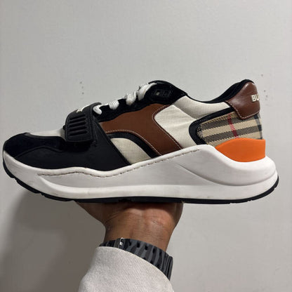 BURBERRY SNEAKERS // 41