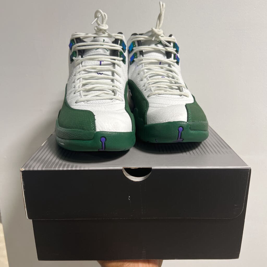 JORDAN 12 BUCKS // SZ 9