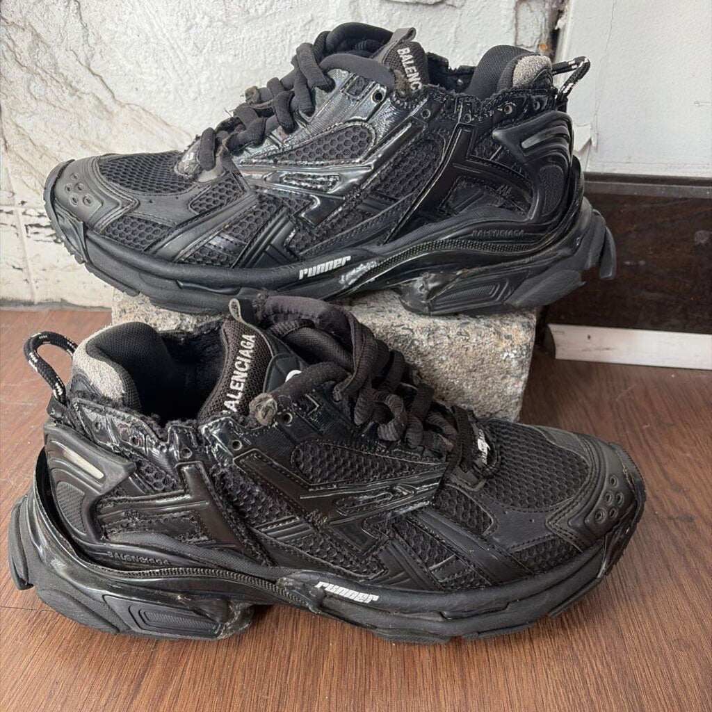 BALENCIAGA RUNNERS SZ. 41 (NO BOX)