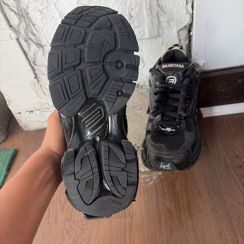 BALENCIAGA RUNNERS SZ. 41 (NO BOX)